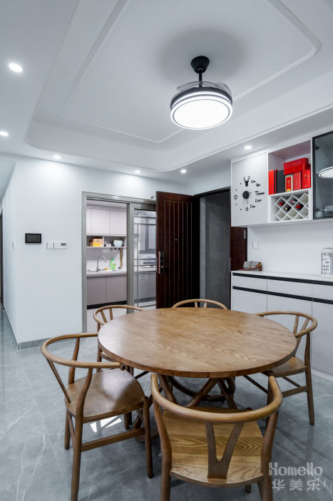 134㎡四居室，新中式與現(xiàn)代風結(jié)合，這樣的生活方便又美好